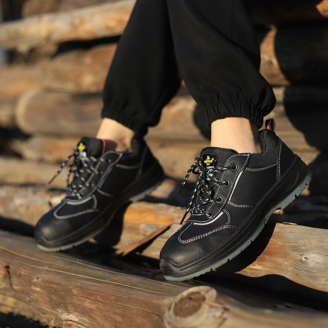 Sapatos de seguran&ccedil;a para mulheres negras